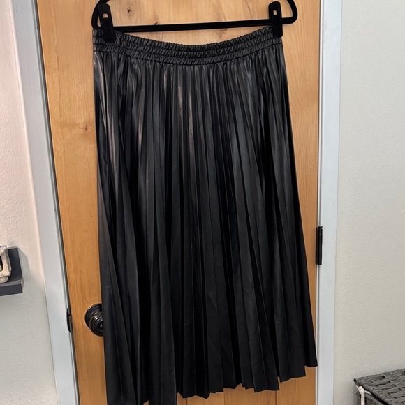 Max Studio Dresses & Skirts - Max Studio Black Pleated A-Line Skirt